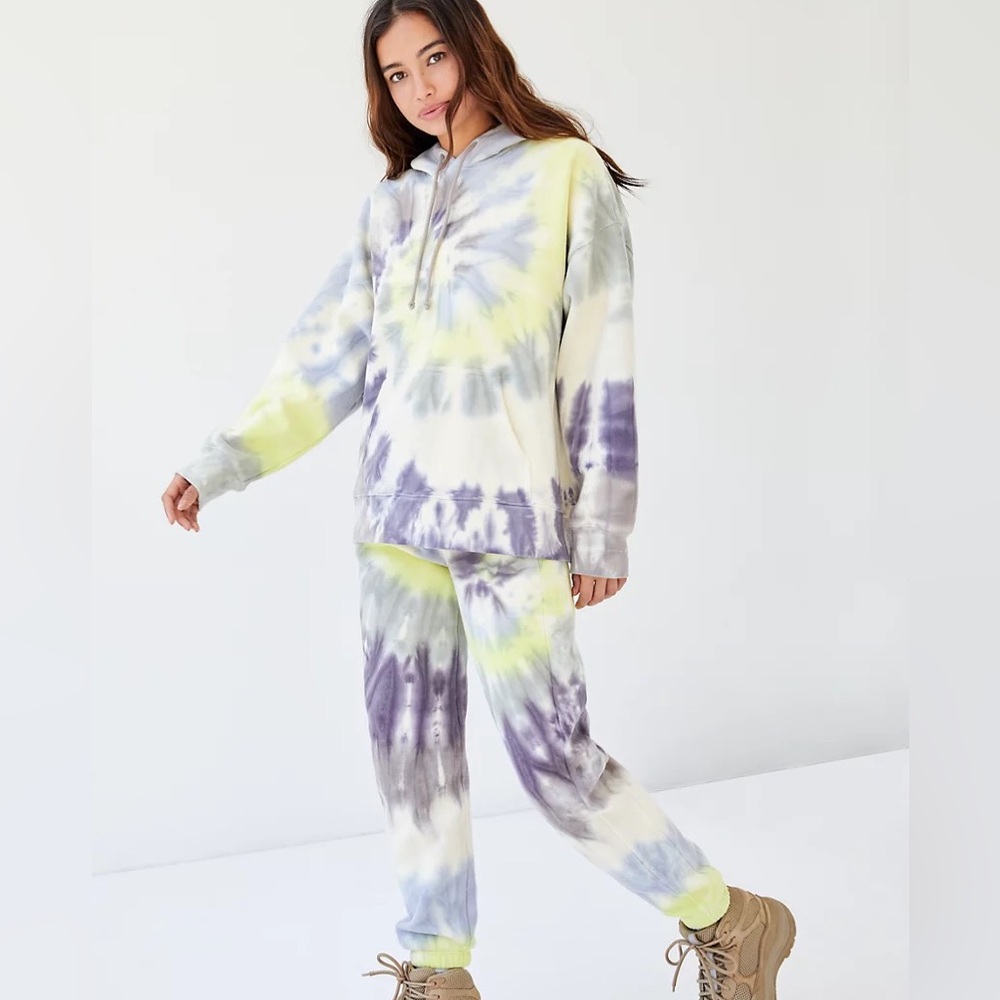 Aritzia TNA Cozy Fleece Tie Dye Hoodie & Sweats
